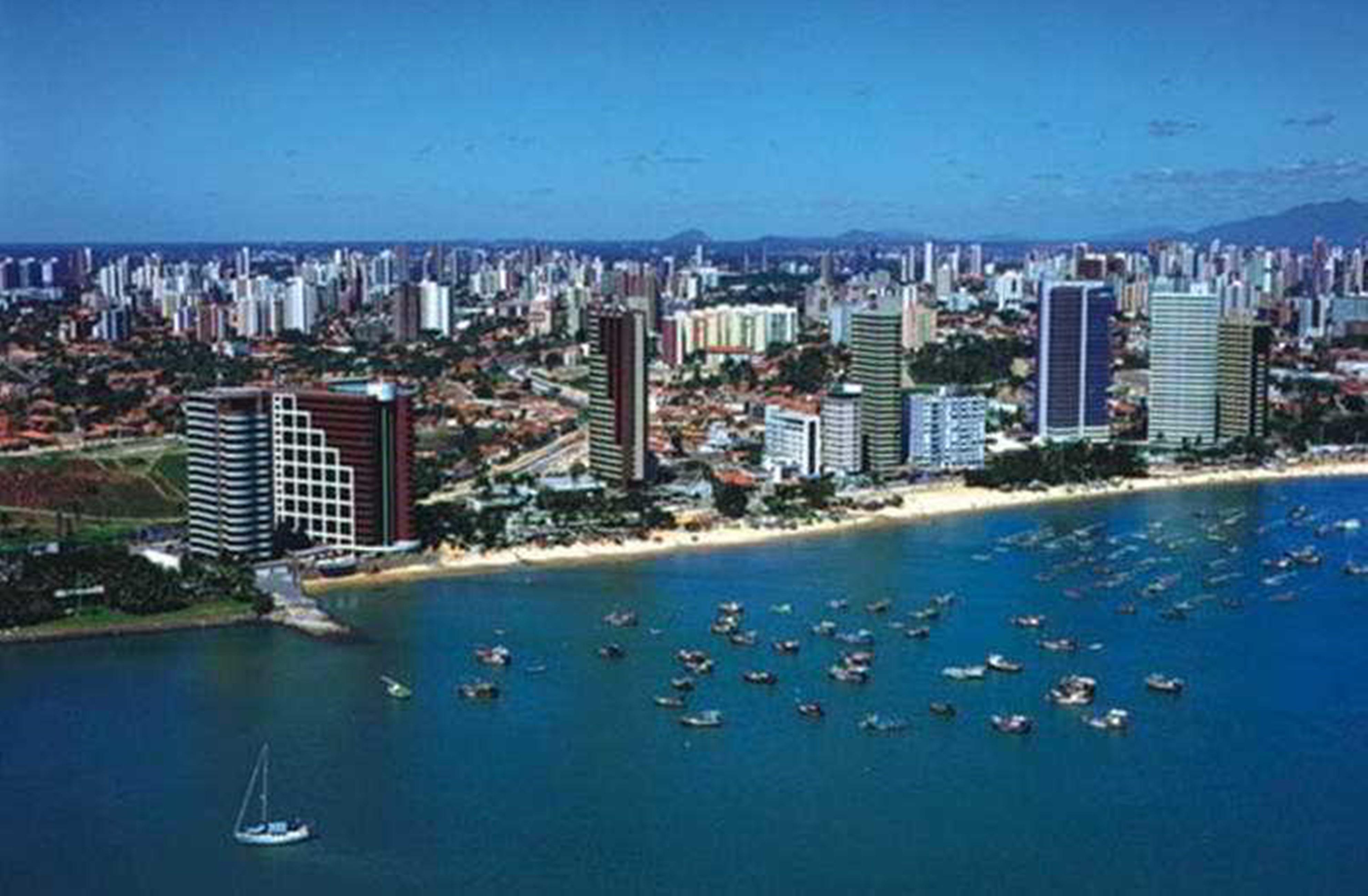 פורטאלזה Iate Plaza Hotel מראה חיצוני תמונה