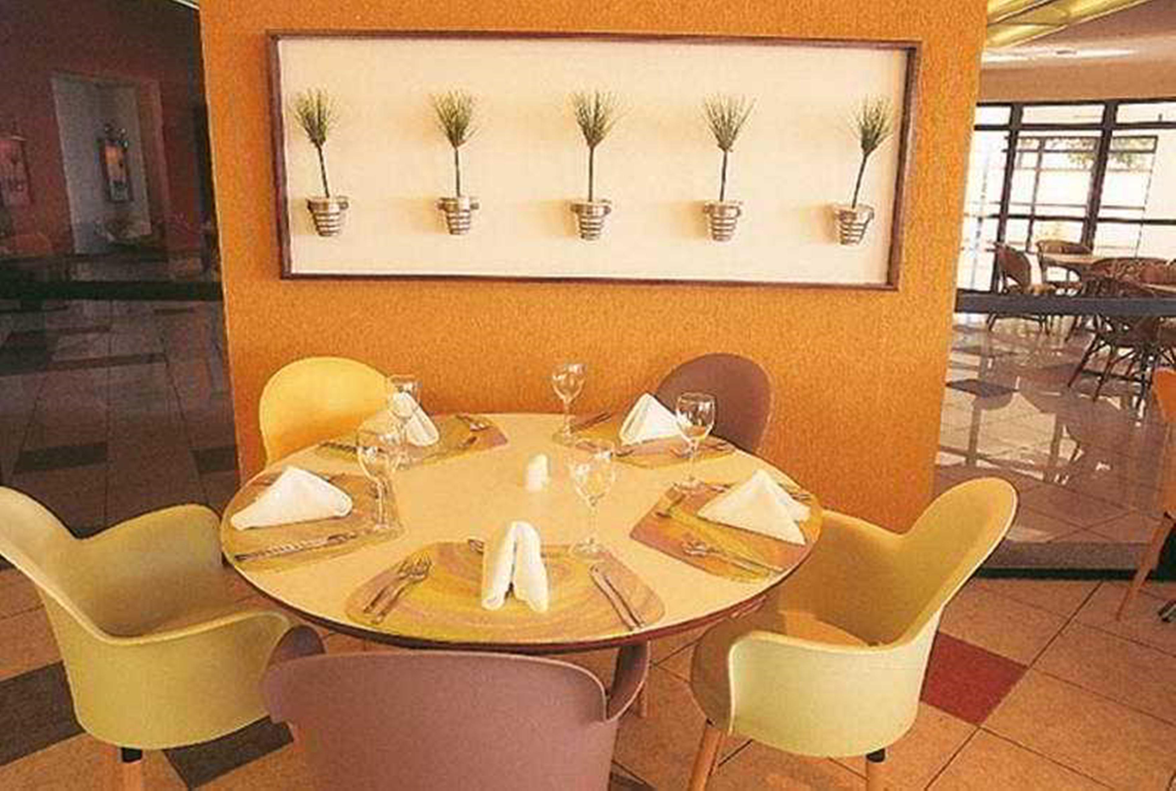 פורטאלזה Iate Plaza Hotel מסעדה תמונה