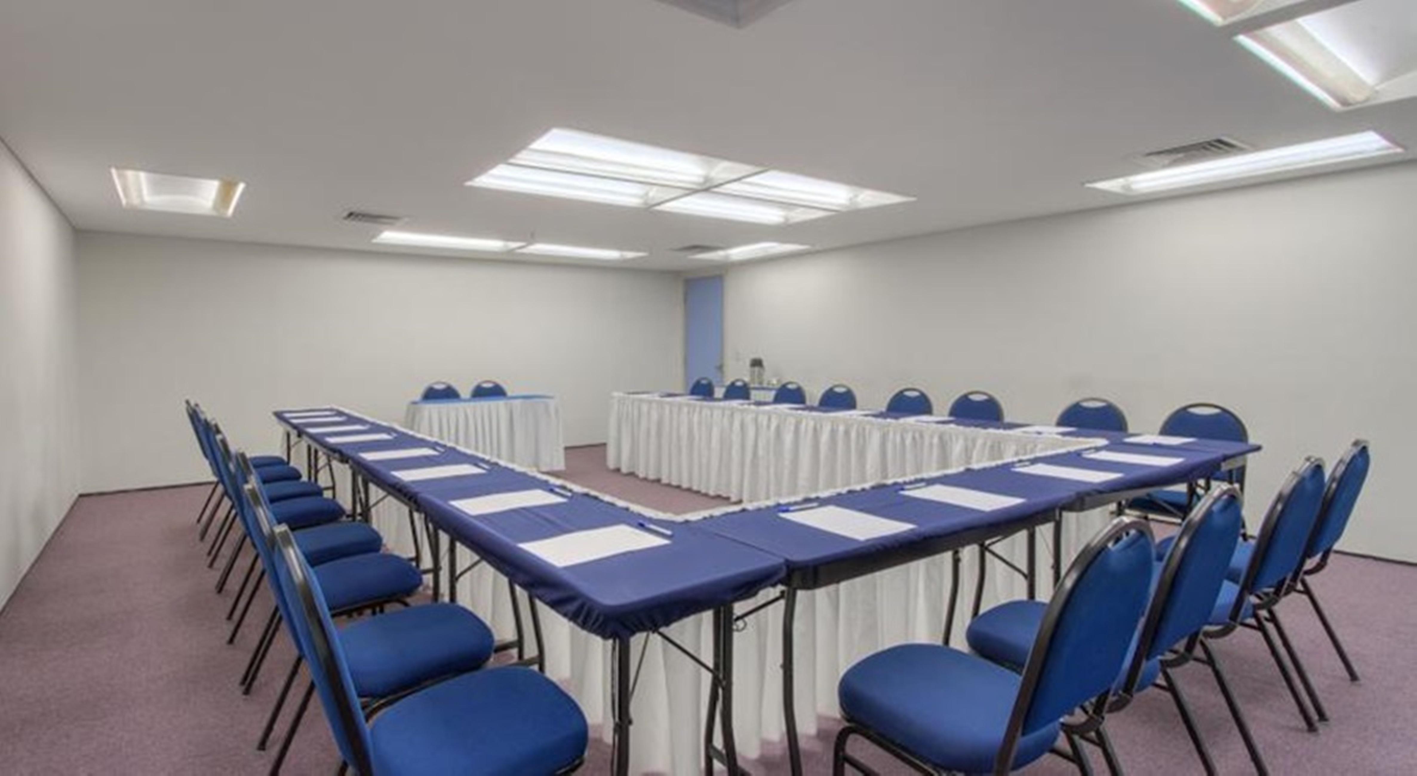 פורטאלזה Iate Plaza Hotel עסק תמונה