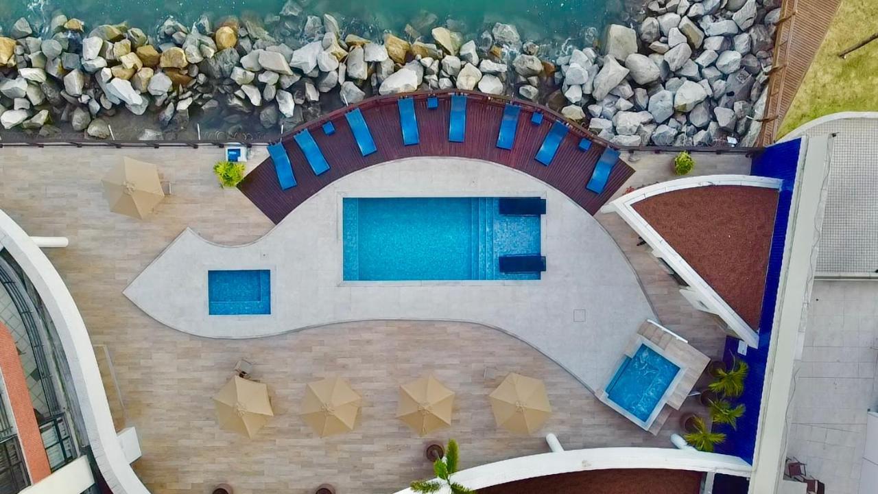 פורטאלזה Iate Plaza Hotel מראה חיצוני תמונה